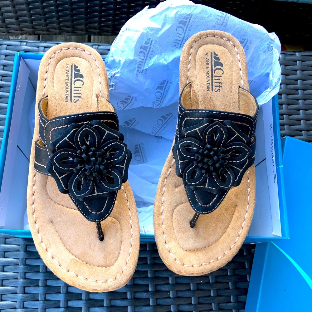 Cliffs Carnation Flip-Flop Sandals Size 6.5